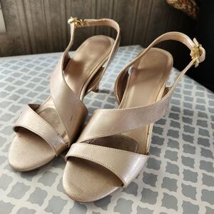 Women's summer heels EUC.